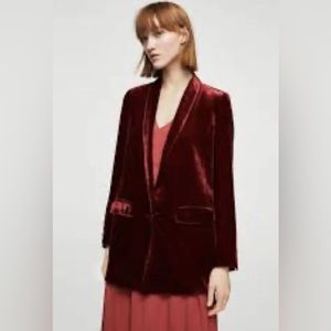 Black velvet blazer by Sincerely Jules